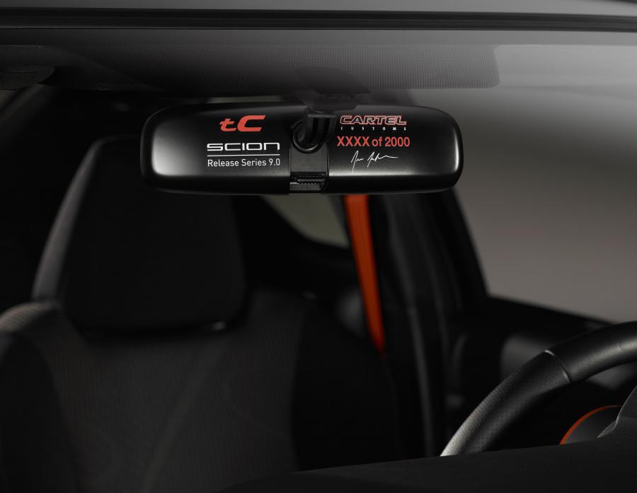 Детали интерьера Scion tC Release Series 9.0 2014 года  (фото 27 из 27)